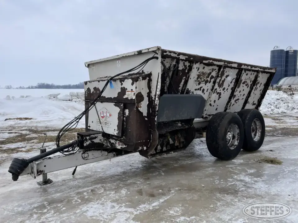 Kuhn Knight 8132 Manure Storage and Transportation Equipment