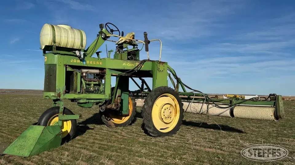 John Deere 734 Self-Propelled Sprayer