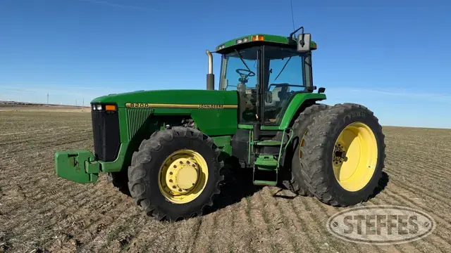 1995 John Deere 8200