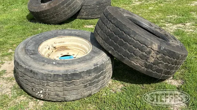 (2) 425/65R22.5 Tires