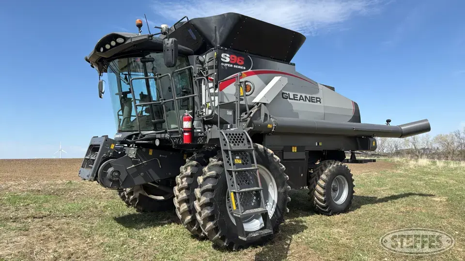 2017 Gleaner S96 Super Series Combine