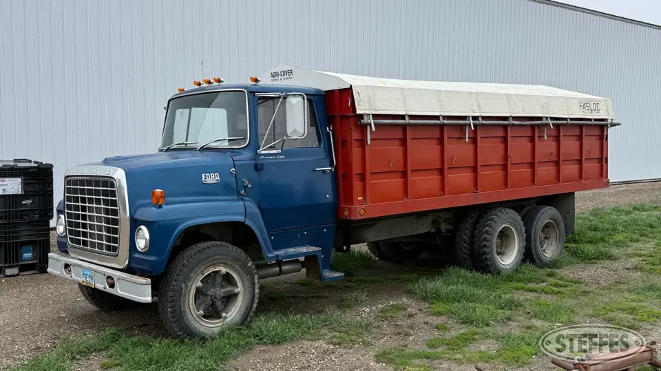 1974 Ford F700 Tandem Boxed Truck