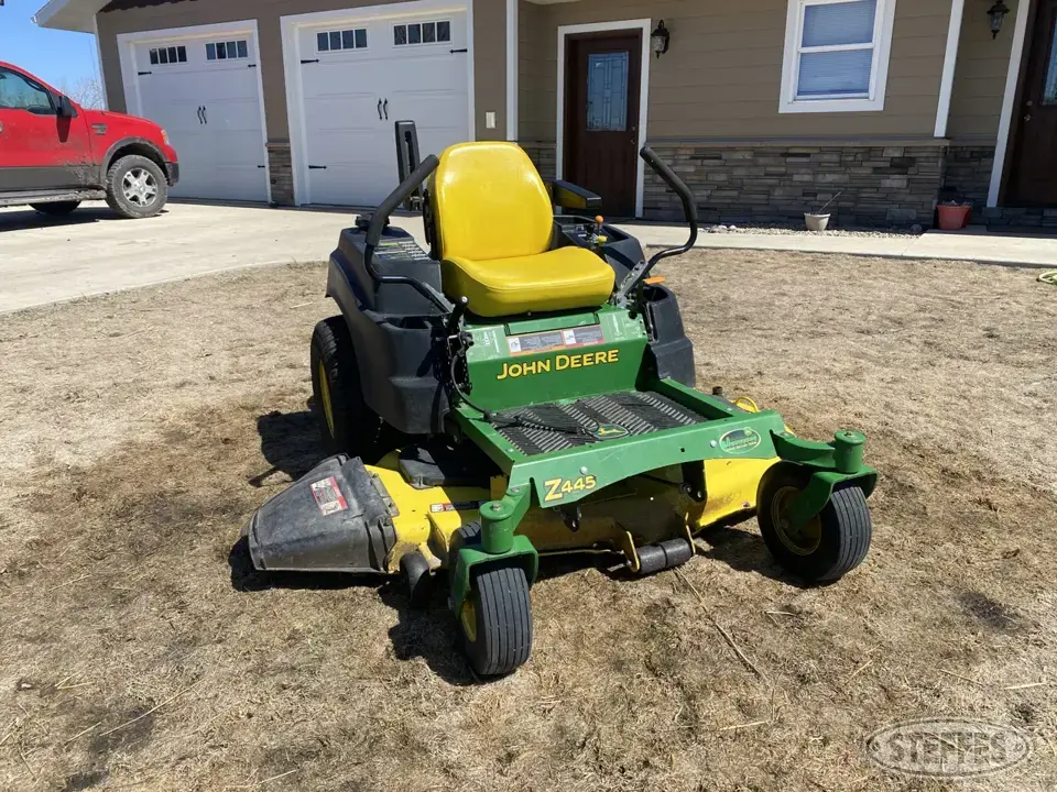 John Deere Z445 Zero Turn Mower
