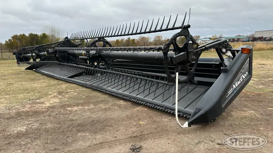 2010 MacDon FD70 Draper Head