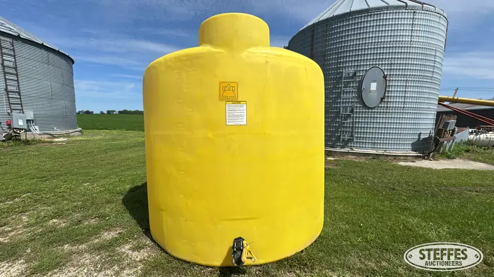 2,500 gal. poly tank