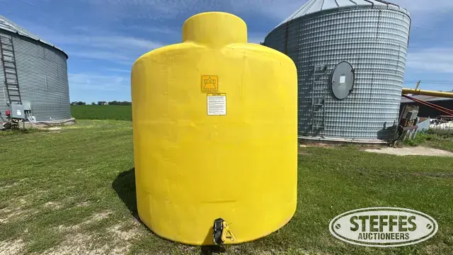 2,500 gal. poly tank