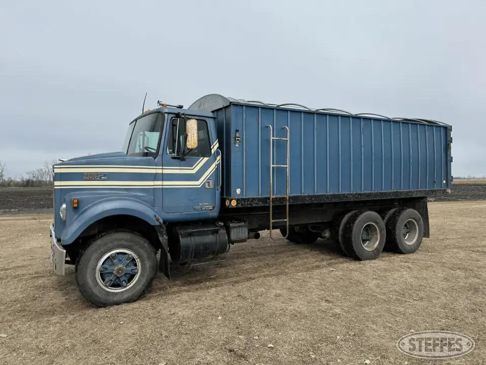 1980 White Road Boss 2 Tandem Boxed Truck