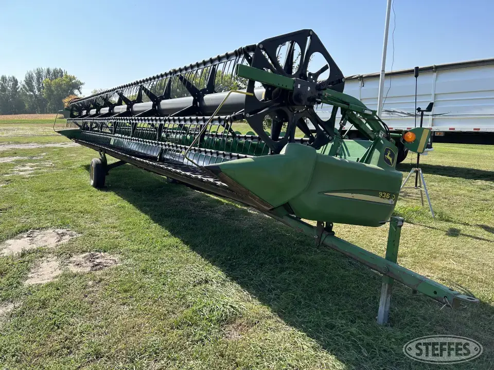 2005 John Deere 936D Draper Head