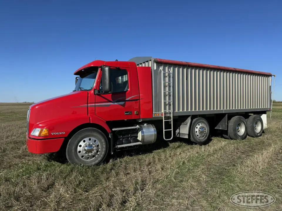 2003 Volvo VNM Tri-Axle Boxed Truck