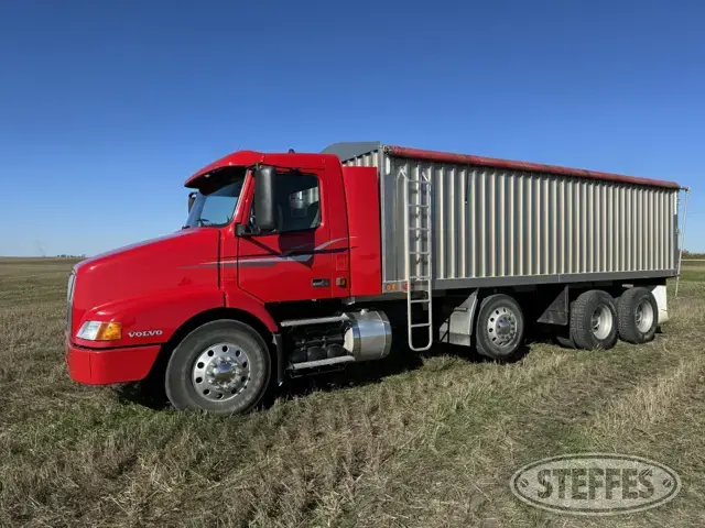 2003 Volvo VNM