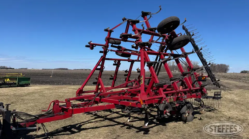 Case IH 4800 Field Cultivator