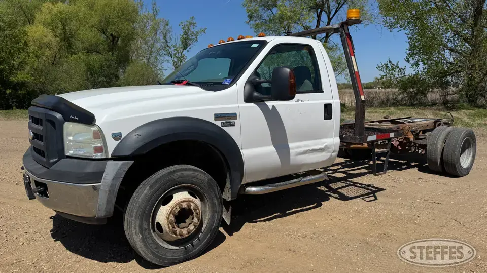 2006 Ford F-550 XL Over 1 Ton Pickup