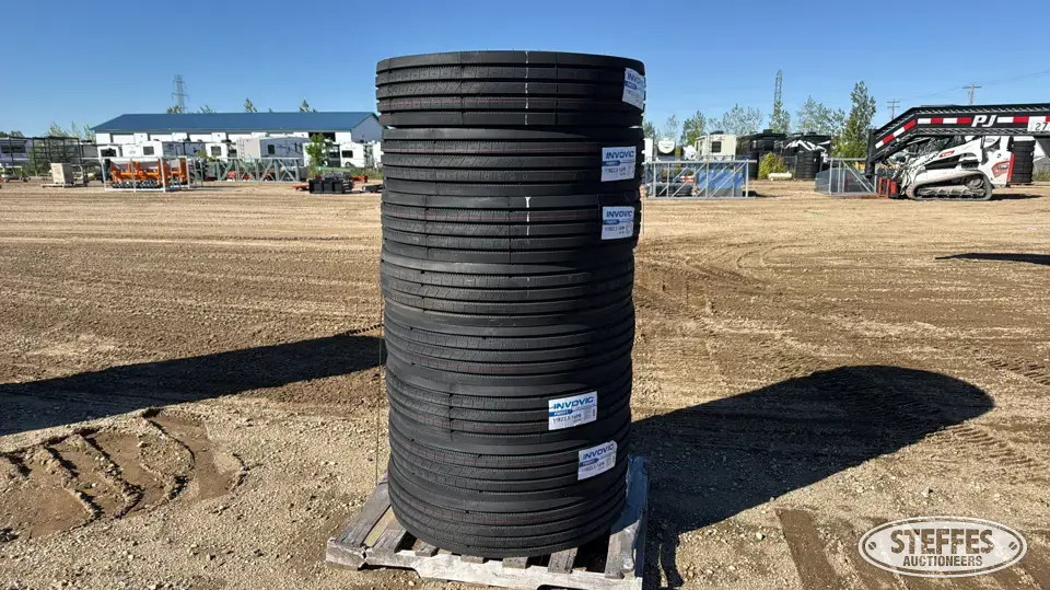 (8) Invovic FM591 11R22.5 tires Truck Tire