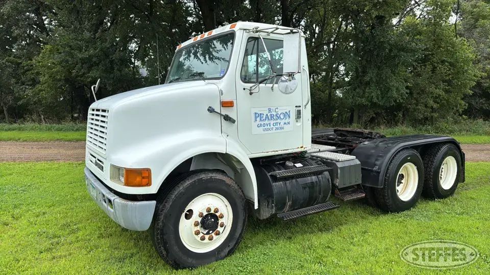2002 International 8100 Conventional Truck without Sleeper
