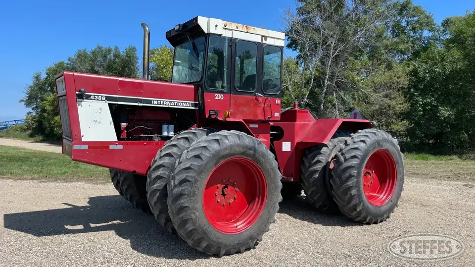 1977 IHC 4386 4WD Tractor
