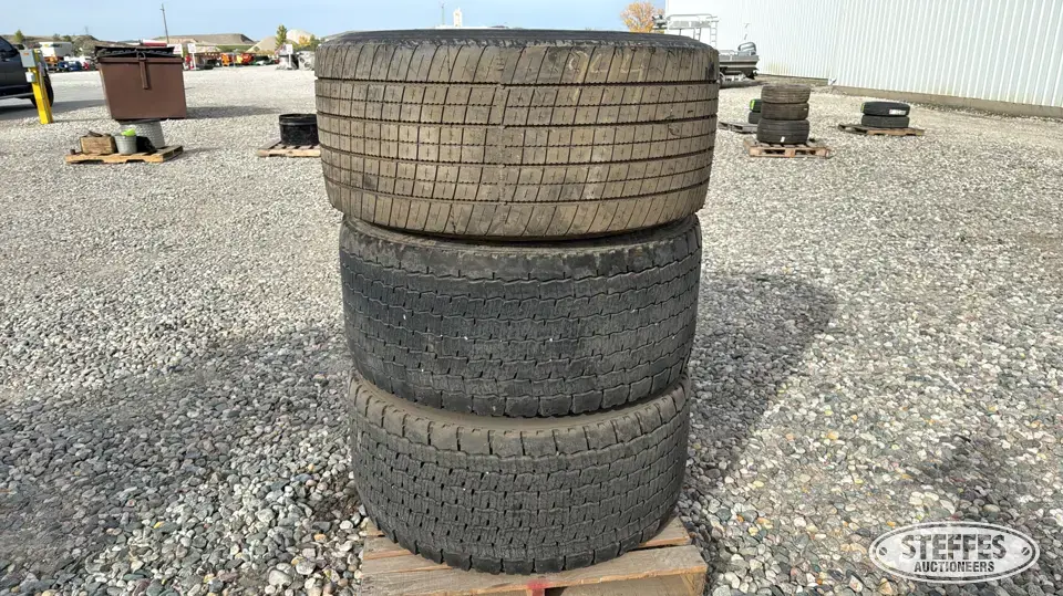 (3) Michelin 455/55R22.5 tires Truck Tire