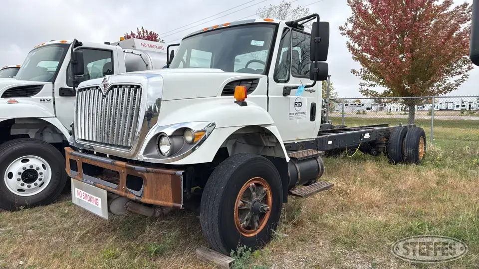 2009 International WorkStar 7400 Cab and Chassis Truck