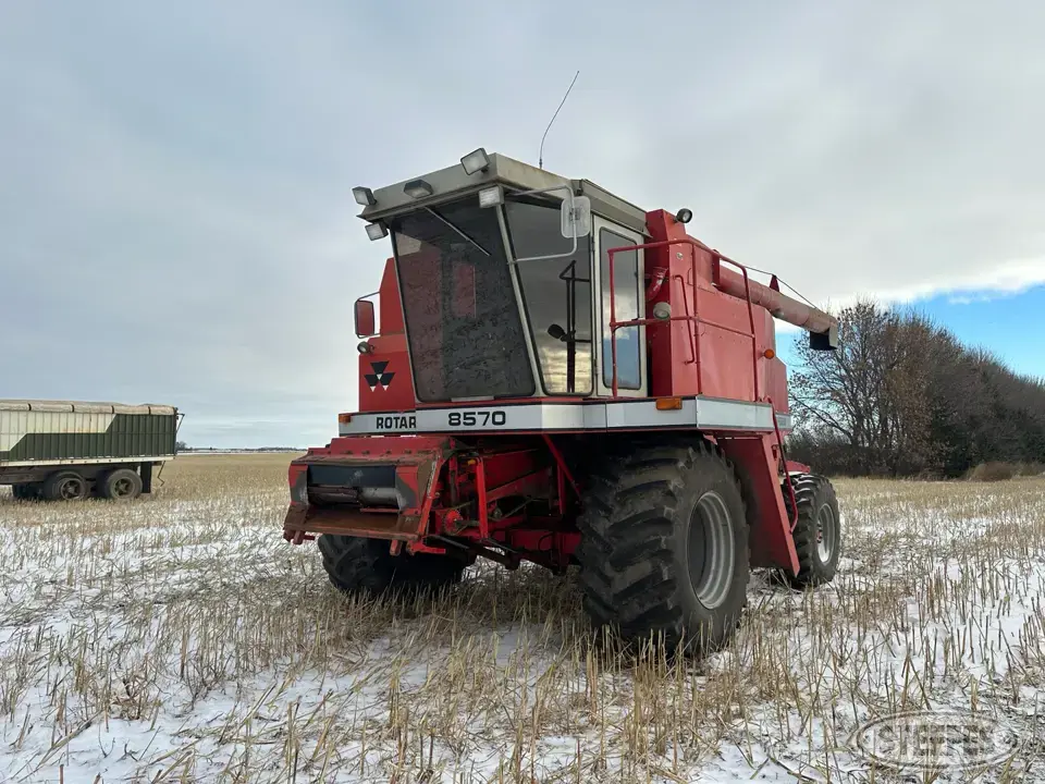 1988 Massey Ferguson 8570 Combine