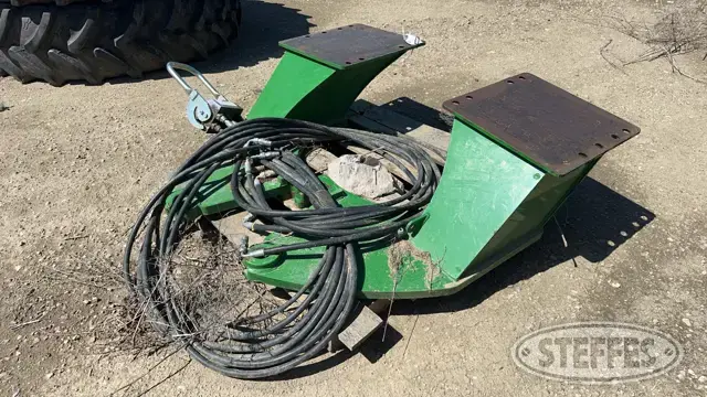 John Deere H480 Mounting Brackets