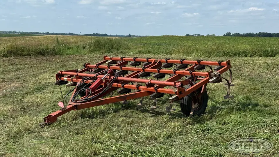 International 4500 Field Cultivator
