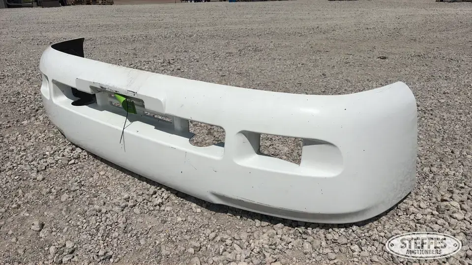 Peterbilt 387 front bumper Truck-Trailer Part