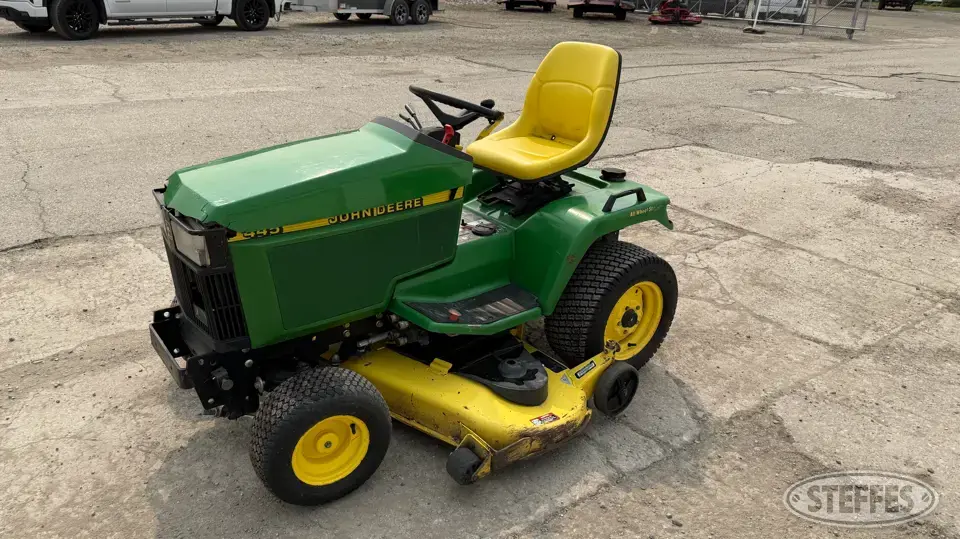 2002 John Deere 445 Lawn Tractor