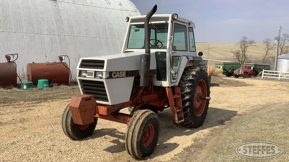 1982 Case 2290 2WD Tractor