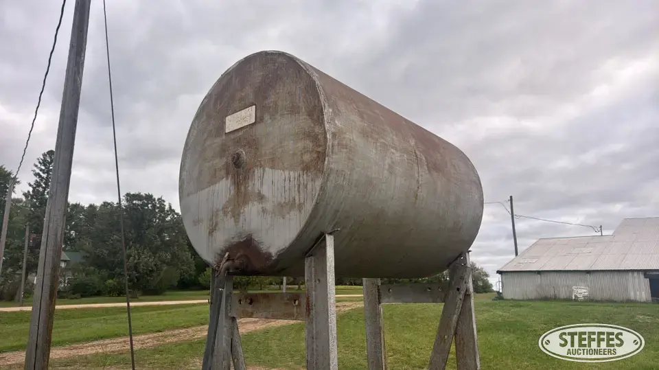 Approx. 325 gal. horizontal fuel tank