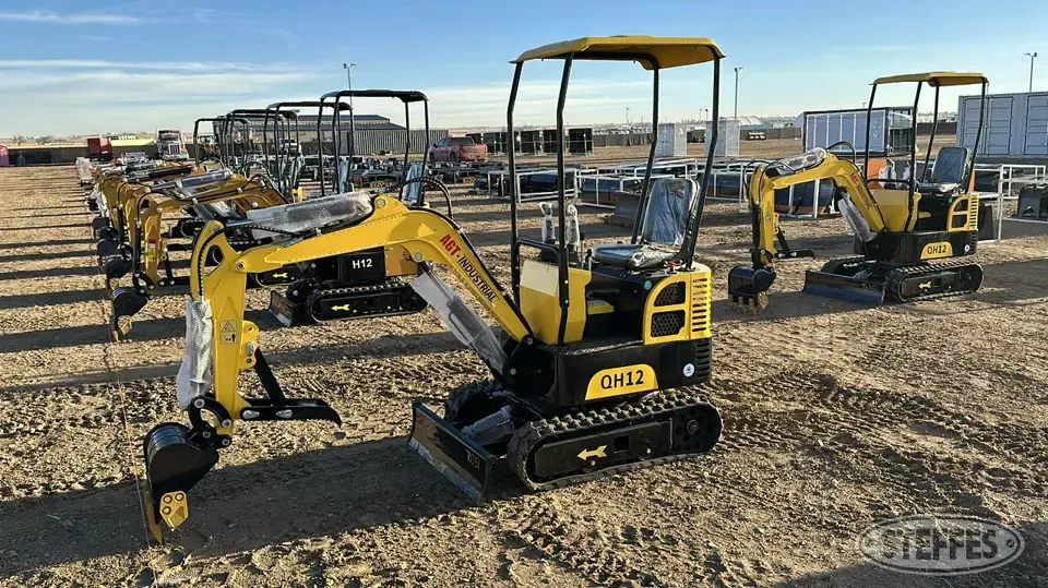 2023 AGT QH12 Mini-Excavator