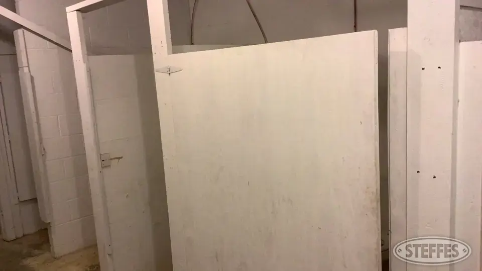 (9) Toilets & Toilet Paper Dispensers 4H-Charity