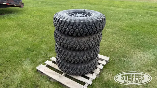 (4) Falcon Ridge Cougar 32x10.00R15 tires