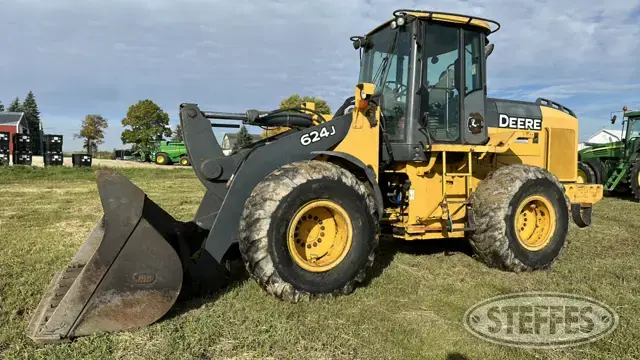 John Deere 624J