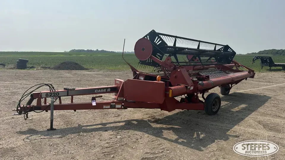 Case IH 8220 Pull-Type Swather