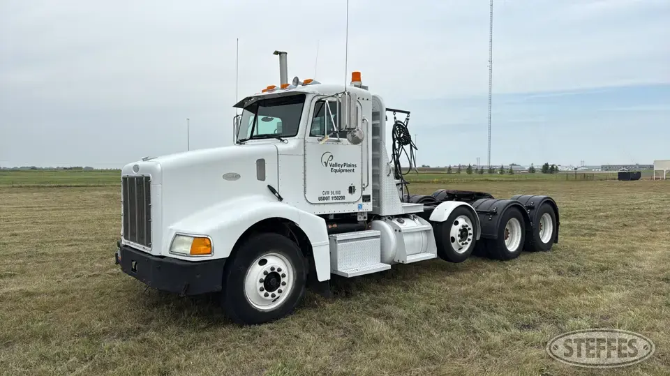 2000 Peterbilt 385 Conventional Truck without Sleeper