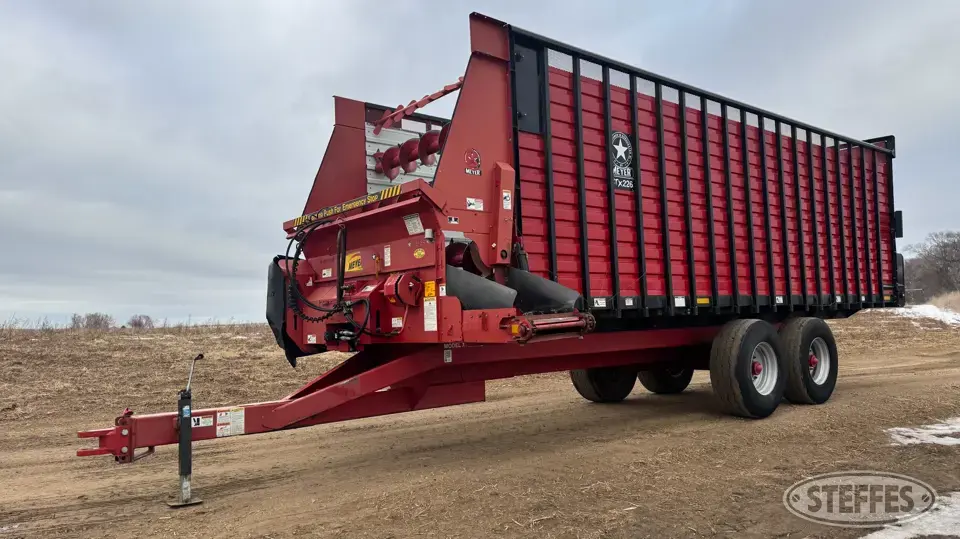 Meyer RTX226 Forage Wagon