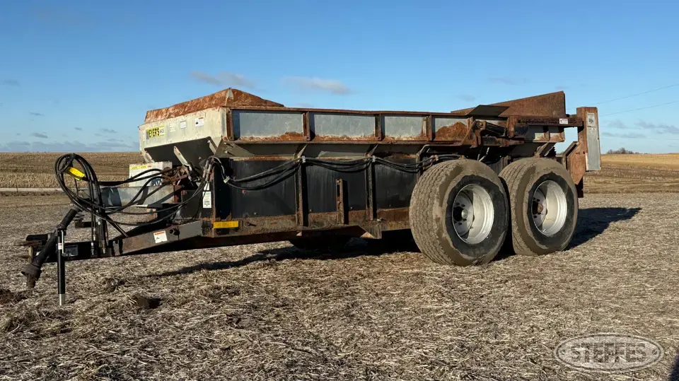 Meyer's M435 Manure Application Equipment