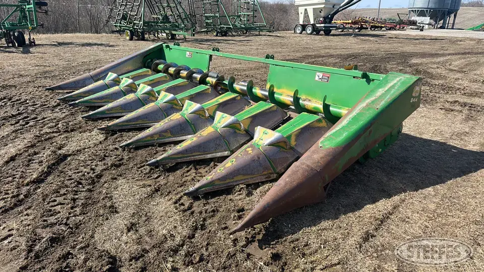 John Deere 843 Corn Head