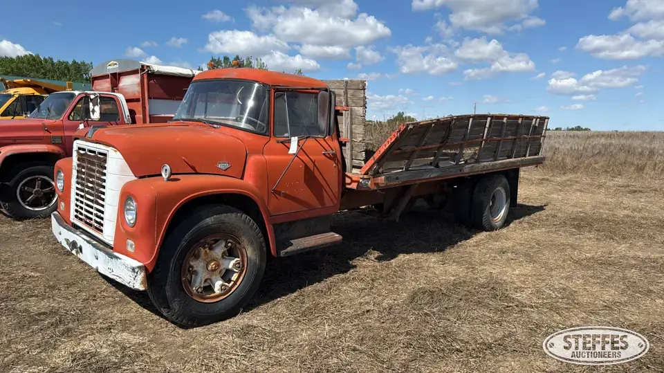 International Loadstar 1700 Grain Truck