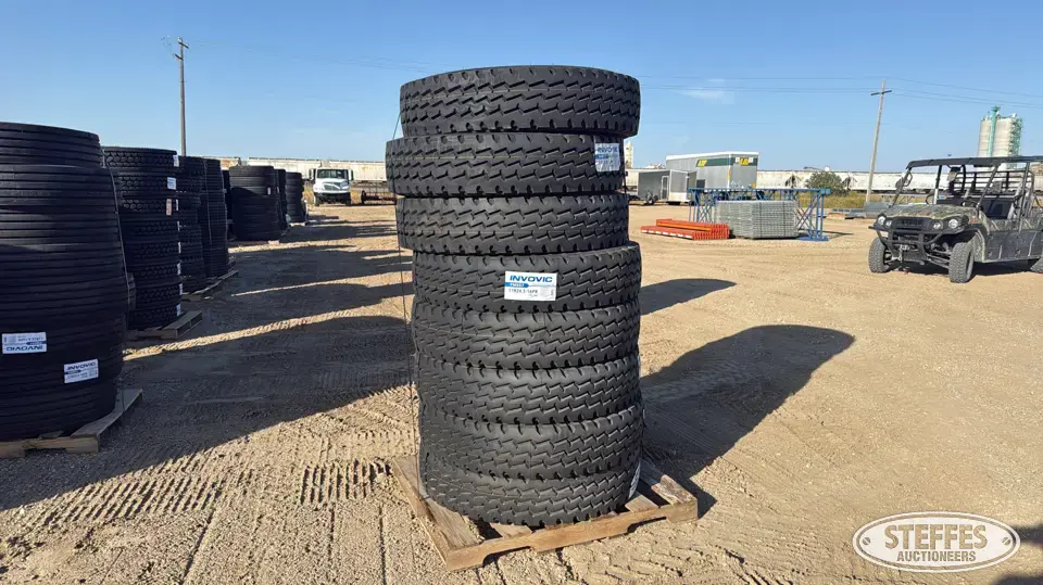 (8) Invovic FM557 11R24.5 tires Truck Tire