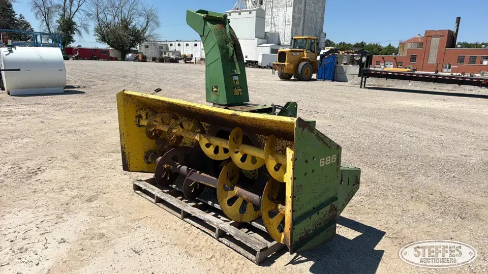 John Deere 686 3 Pt. Snowblower
