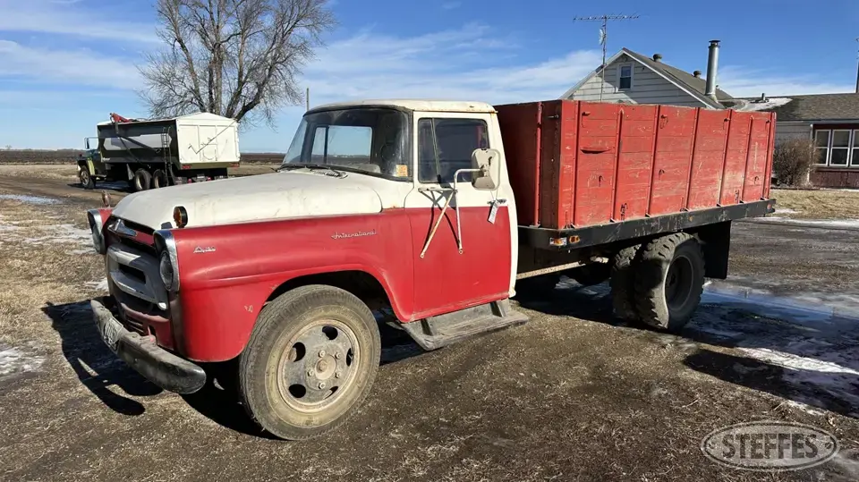 1958 International A160 Single Axle Boxed Truck