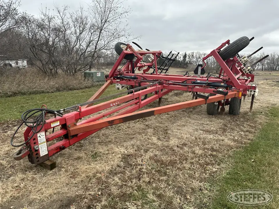 Wil-Rich 4400 Chisel Plow