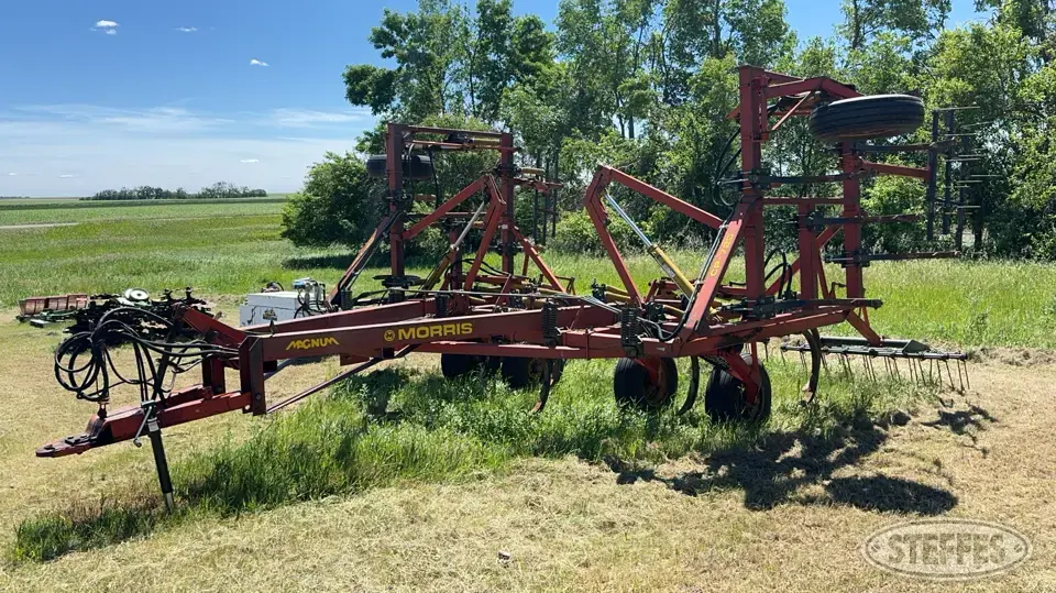 Morris Magnum CP725 Chisel Plow