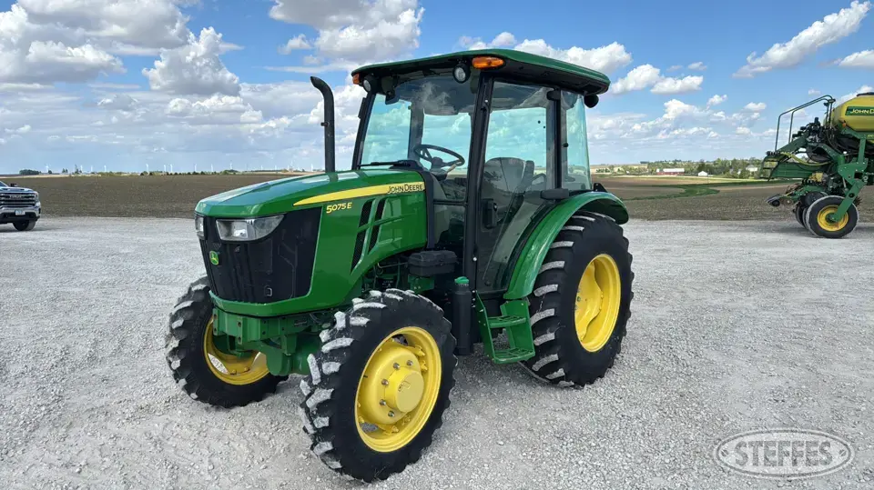 2015 John Deere 5075E MFWD Tractor