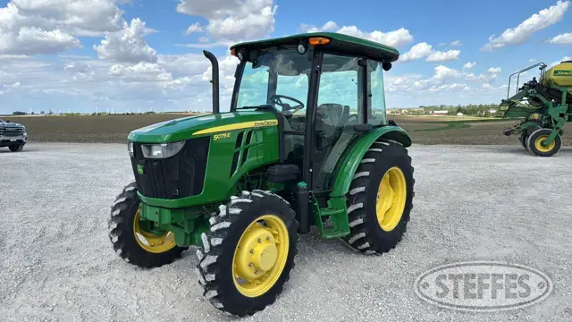 2015 John Deere 5075E