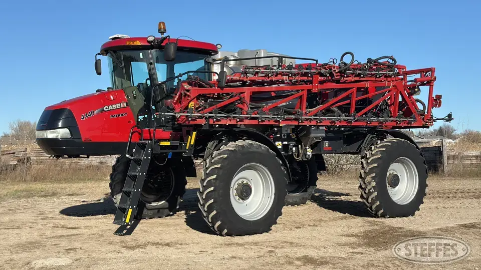 2018 Case IH Patriot 4440 Self-Propelled Sprayer
