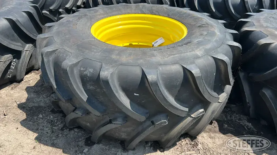 Firestone Maxi-Traction 800/70R38 Tire Tractor-Implement Tire