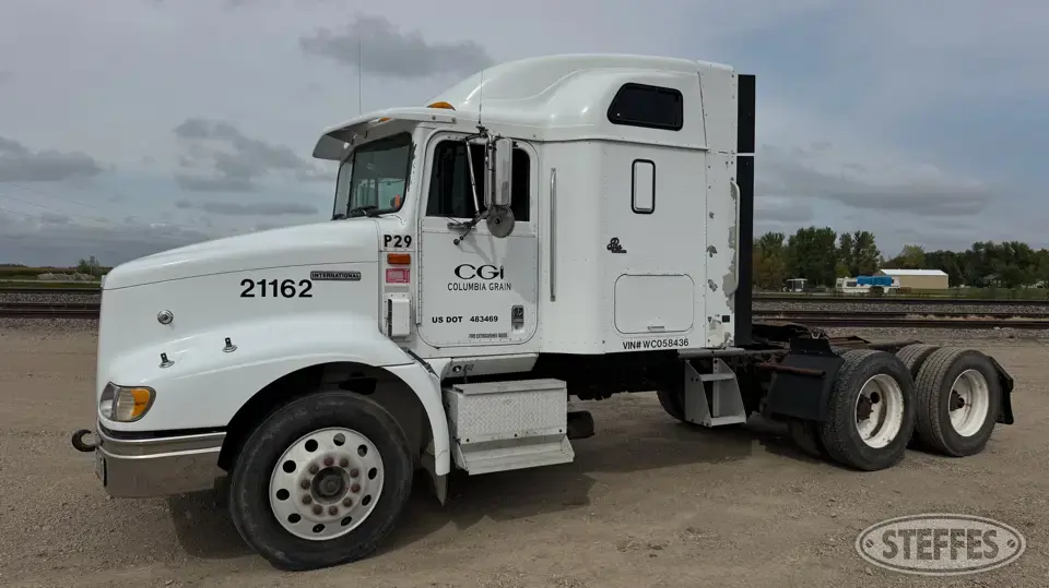 1998 International 9200 Conventional Truck with Sleeper