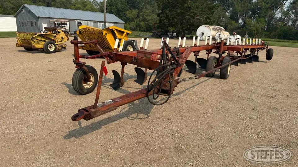 International 800 Plow