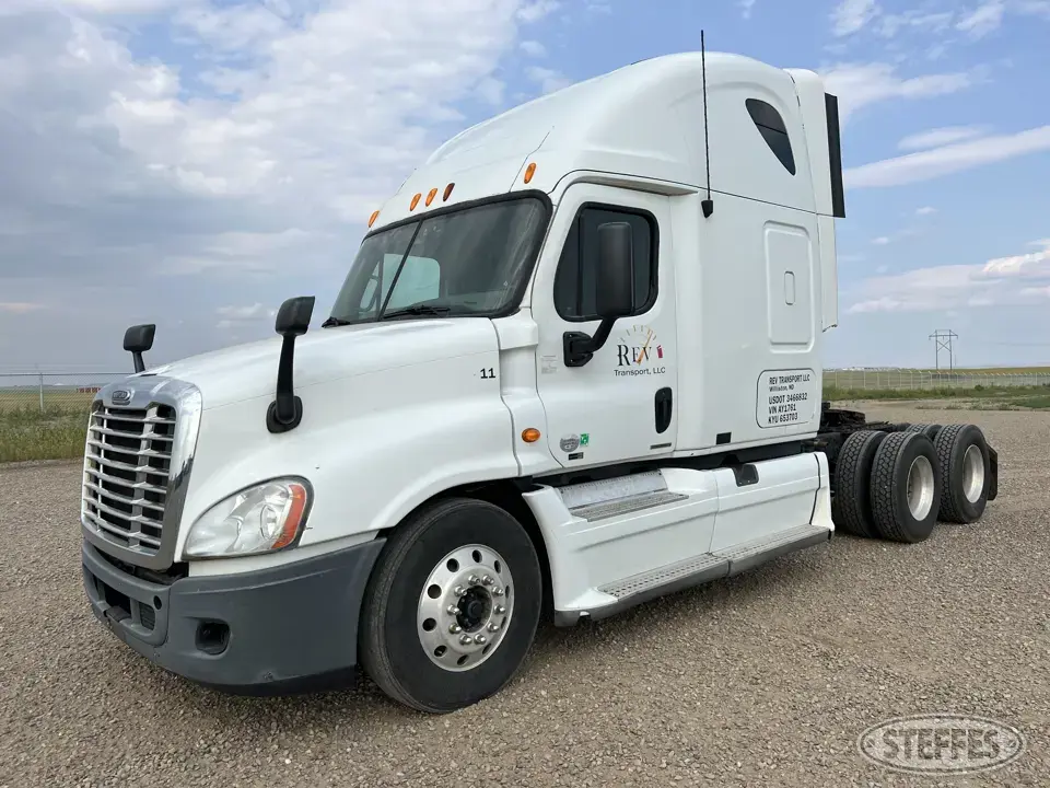 2011 Freightliner Cascadia Conventional Truck with Sleeper